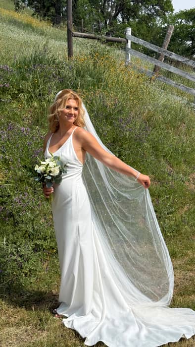 Dynamic duo @qtbeautystudeo 💄💇🏼♀️
Such a stunning bride and such a fun shoot to be apart of!!
#bridalmakeupartist #californiamakeupartist #makeupreaction #weddingmakeupartist #makeupinspo