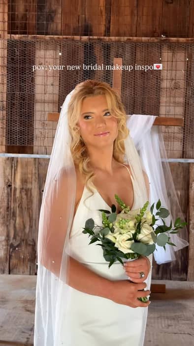 This look turned out STUNNING😍 she looked so effortlessly beautiful and I was so happy with how it turned out!!
Styled Wedding Photoshoot
Venue: @rooted.in.season
Wedding Coordinator: @covenantweddings.ca
Florals: @lougentilesflowerbasket
Hair: @qtbeautystudeo
Content Creator: @_moments_by_morgan
Photographer: @lillijamesphotography_
Videographer: @jef_photography11
Rentals: @chinacabinet_rentals
Model: @chelseyshockleyy
#bridalmakeupartist #bridalmakeup #bridalmakeupinspo #weddingmakeup #styledshoot