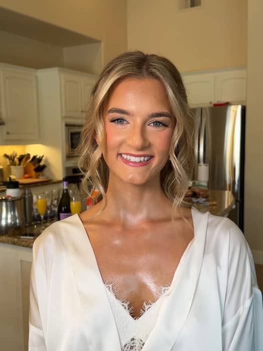 My gorgeous gorgeous bride from last weekend!! Was such an honor to do your makeup for your big day @_laurencook02 , you looked so beautiful 🥰
Products
@diorbeauty face and body foundation
@natashadenonabeauty concealer
@fentybeauty bronzer
@milanicosmetics baked blush
@rarebeauty highlighter
@makeupbymario master palette
@charlottetilbury lipstick
@makeupforever lip pencil
@nyxcosmetics brow pencil
#makeupartist #californiamakeupartist #bridalmakeupartist #bridalmakeupinspo #bridalmakeup